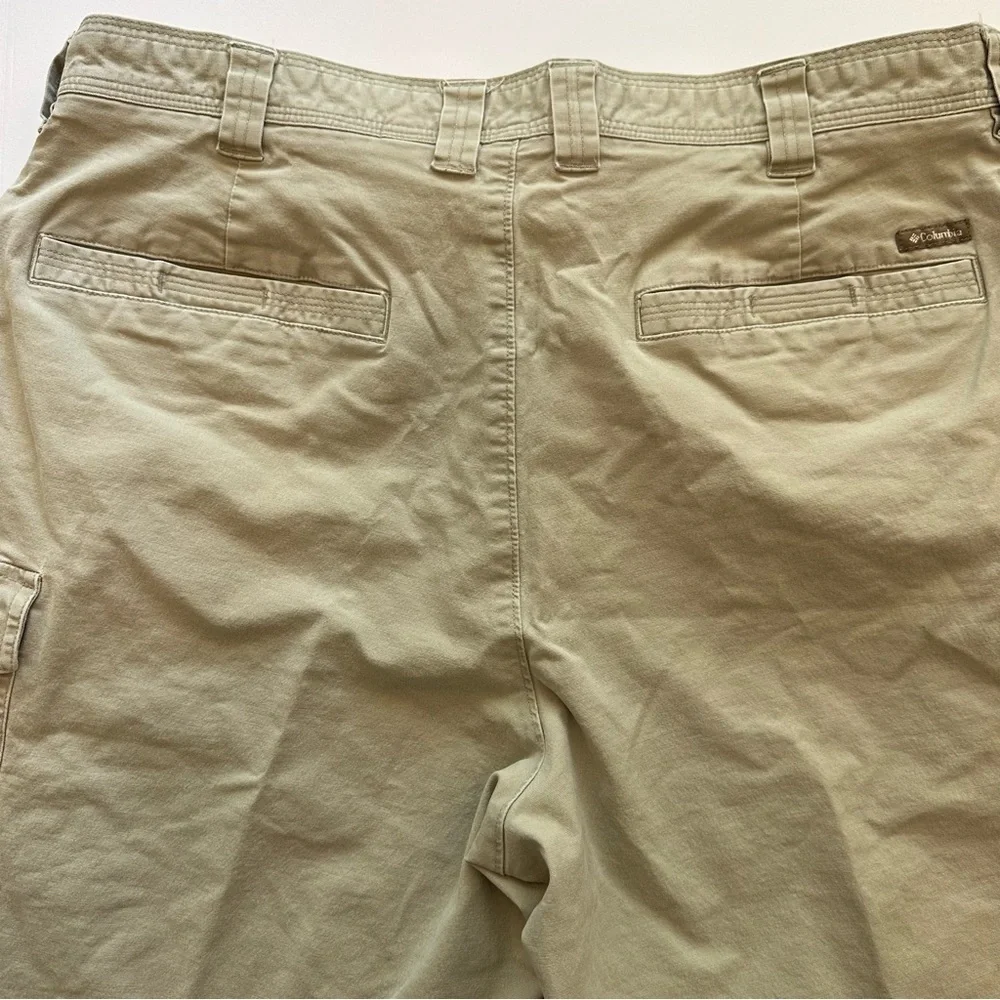 Columbia Men’s Khaki Cargo Shorts Size 36 - Picture 2 of 11